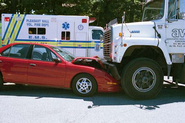 crash28cumbhwy70601.jpg