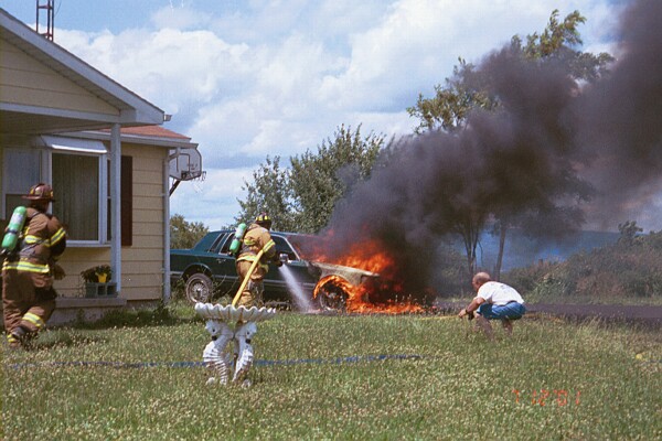 sportinghillrdcarfire2.jpg